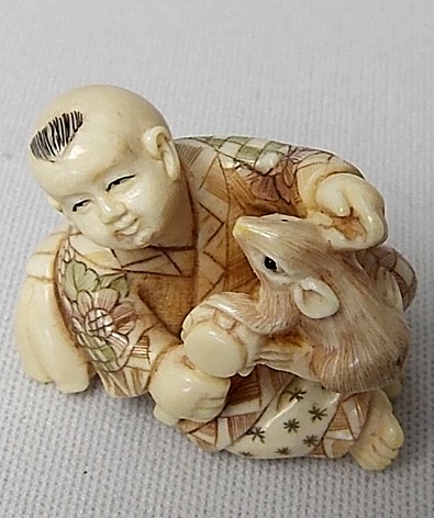 японская нэцкэ из слоновой кости Мальчик с мышкой