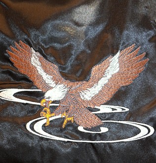 вышивка на мужском бомбере  спереди