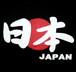 иероглифы  на японской футболке