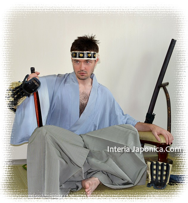 предметы самурайского искусства: подставка для меча, боевой веер гунсэн
