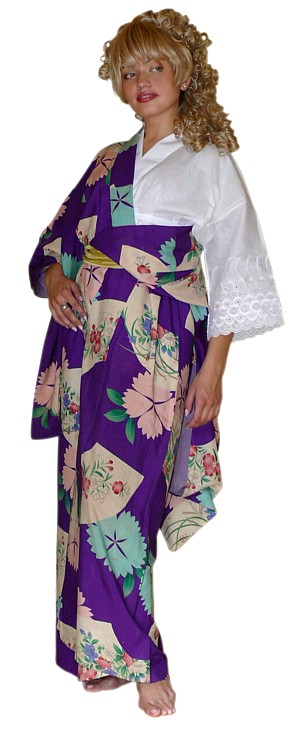 традиционное японское женское кимоно и хадаги