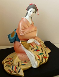 Девушка в с веером, японская статуэтка